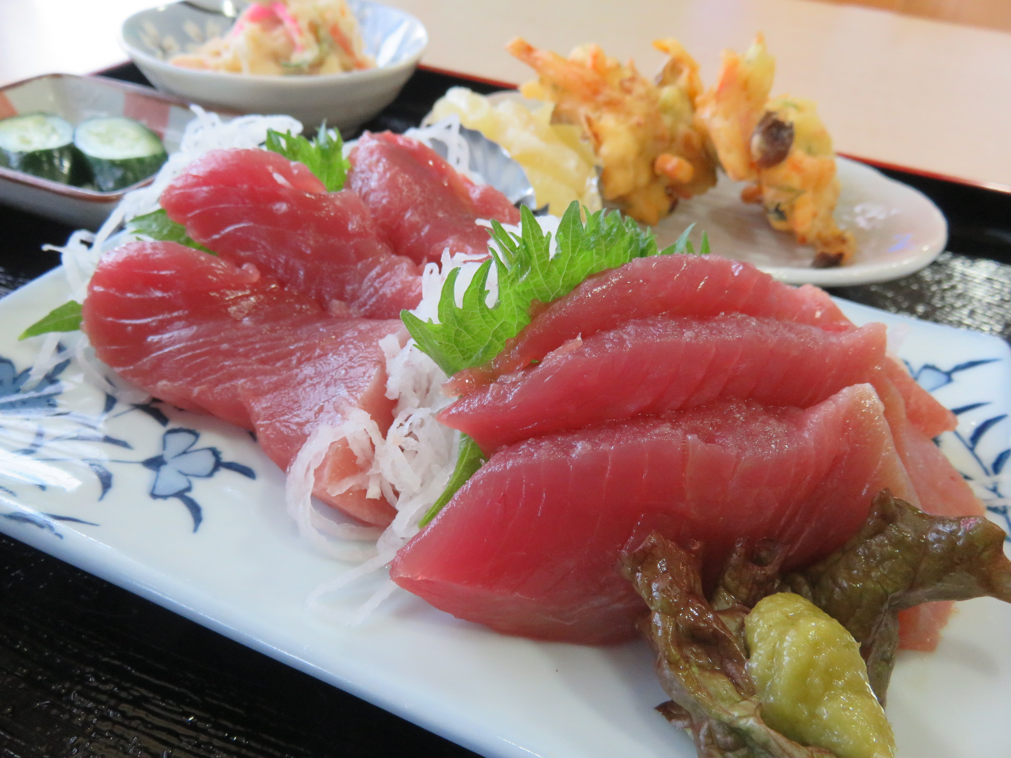 カツオの刺身